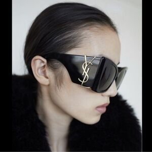 FLASH SALE🔥🔥NWOT YVES SAINT LAURENT SUNGLASSES💗💗💗